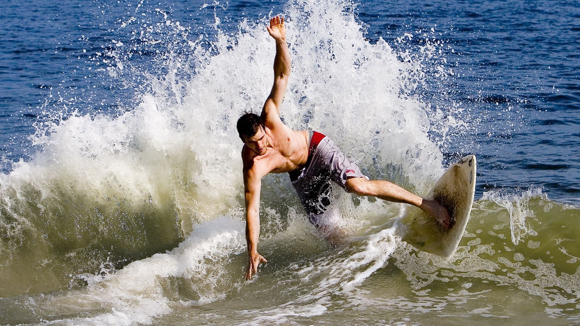 FB体育app-快船老板鲍尔默宣布斥资新建AI训练中心，快船队老板鲍尔默